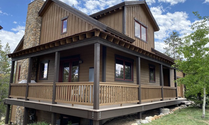 Fraser House | Elk Court Luxury Mountain Retreat, Sleeps up to 16 people