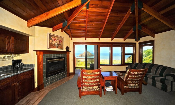 Elk Bed & Breakfast | Elk Cove Inn & Spa Jacuzzi Pet Friendly sleeps4 Champaign B fast Ocean View
