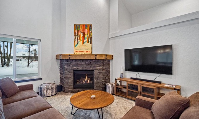 Ponderay House | Elk Grove Getaway