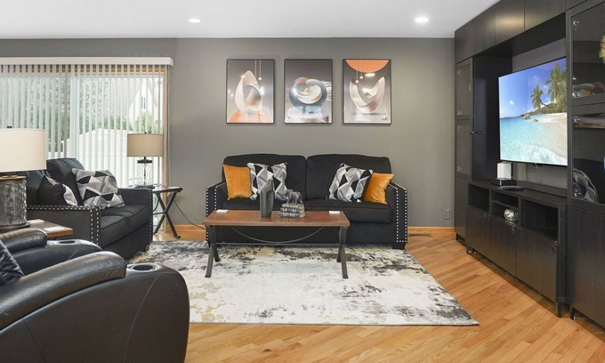 Elk Grove Village House | Elk Grove Village FHS Rental - Kingsbridge Rd