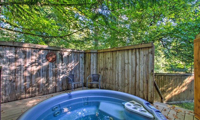 Ashford Cottage | 'elk Hideaway:' Ashford Cottage w/Hot Tub!
