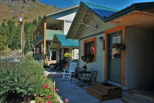 Cooke City-Silver Gate Hotel | Elk Horn Lodge