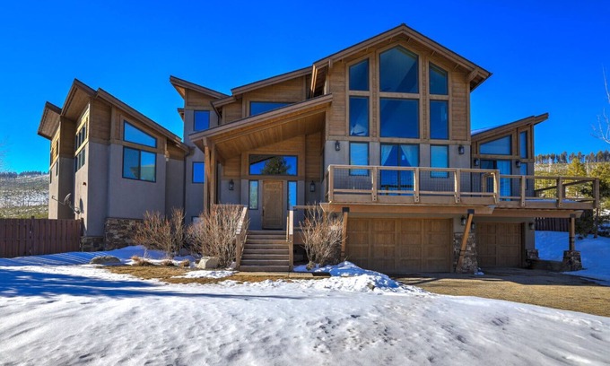 Mountain View Estates House | Elk Point Paradise - AC + Hot Tub + Pool Table