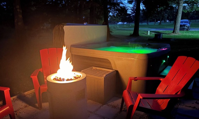 Hillman Ski Chalet | Elk Ridge at Thunder Bay Golf Resort Chalet. Pet friendly/Hot Tub/Golf Views