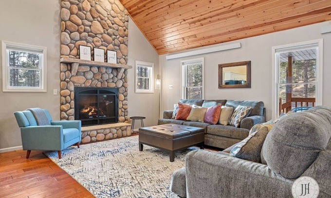 Custer Apartment | Elk Ridge-Fire Place-Custer