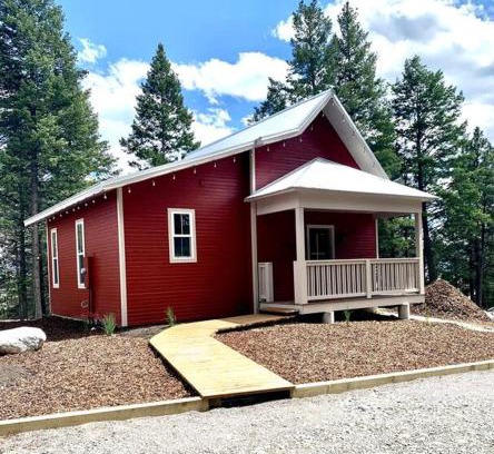 Lakeside House | Elk Ridge Village 301B Cozy Cabin with views of Flathead Lake