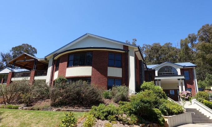 Marysville Hotel | Elkanah Lodge and Conference Centre