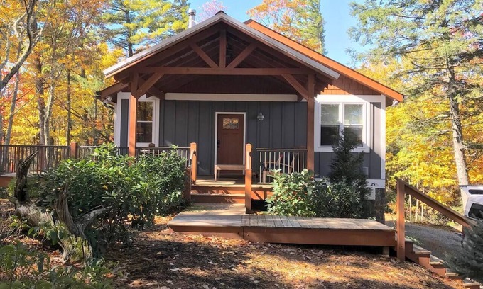 Apple Ridge Cabin | Elkhorn Cabin Blowing Rock NC Mountain views