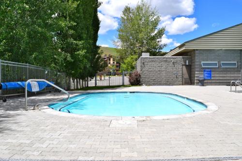 Elkhorn Village Hotel | Elkhorn Studio Condo - The Clocktower