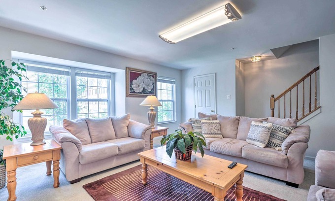 Elkridge House | Elkridge Townhome ~ 15 Mi to Dtwn Baltimore!
