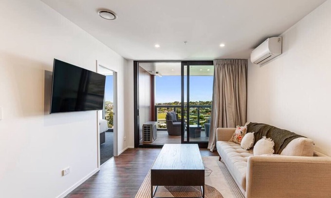 Greenlane - Ellerslie Apartment | Ellerslie Escape: 2BR + Balcony!