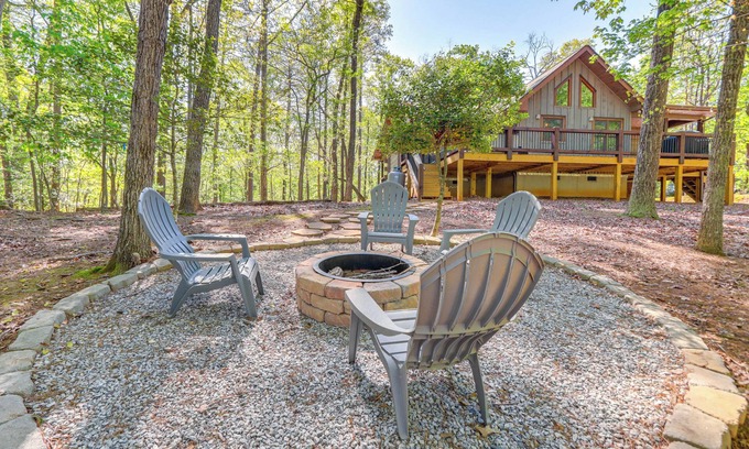 Ellijay Cabin | Ellijay Mountain Cabin w/Hot Tub & Spacious Deck