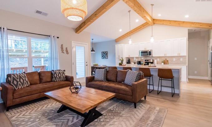 Ellijay House | Ellijay's Charm- Spacious, Hot Tub & Fire Pit!
