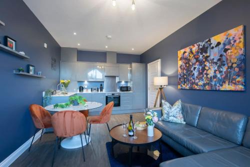 Gloucester Apartment | Elliot Oliver - Loft Style 2 Bedroom Apartment With Parking In The Docks