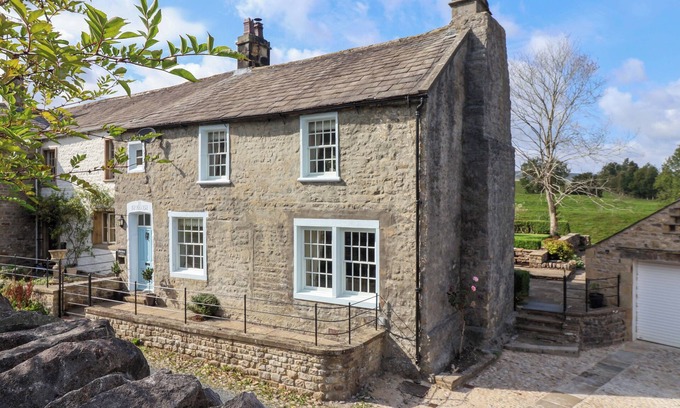 Airton House | ELLIS HOUSE, family friendly, character holiday cottage in Airton