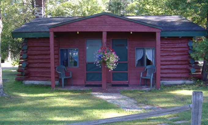 Grawn Resort | Ellis Lake Resort - Hemlock Logroom - Interlochen/Traverse City