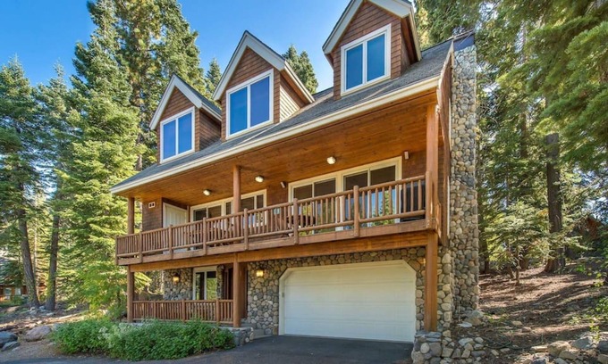 Chamberlands Cabin | Ellis Peak by AvantStay | Beautiful McKinney Cabin w/Filtered Lake Views