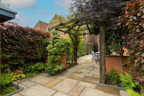 Coalville House | Ellistown Retreat
