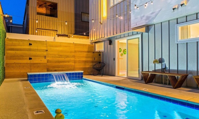 Old East Dallas House | Ellum House · Modern Oasis in Deep Ellum–Spacious Home Sleeps 14