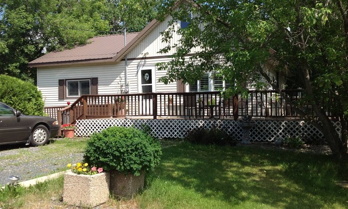 Dryden House | Elm Bay Cabin Rentals - Cottage #2