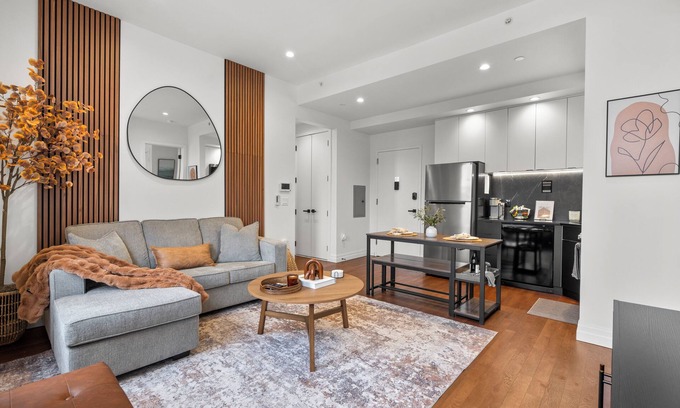 Mill River Apartment | “Elm City” Retreat Near Yale, Parking, Gym, Downtown, Wooster Sq & Union Station