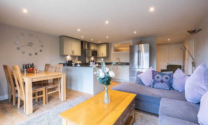 Cutnall Green Apartment | Elmbridge Farm Warbler Lodge