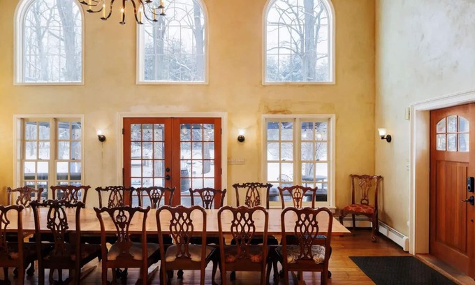 Stone Ridge Hotel | Elmrock Inn