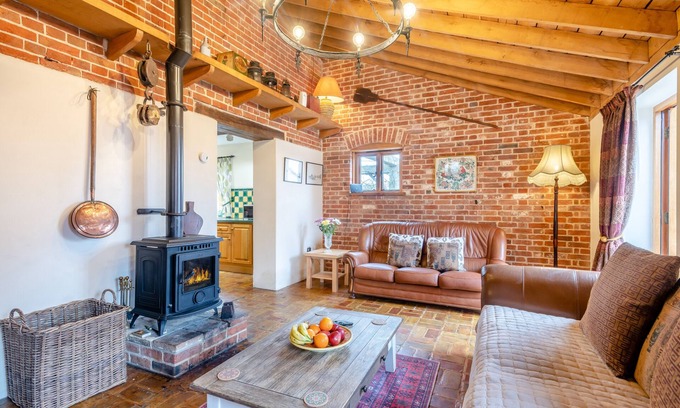 Wangford House | Elms Barn - Six Bedroom House, Sleeps 12