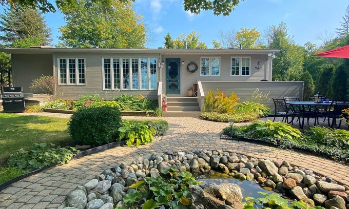 Bluewater Cottage | Elmslie Oasis - Stunning lake views - Private Lake Access