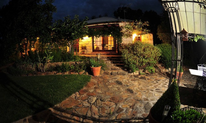 Carwoola Cottage | Elouera Garden Cottage