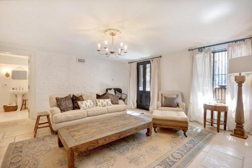 Historic Downtown Savannah Apartment | Elsewhere on Madison Square Garden