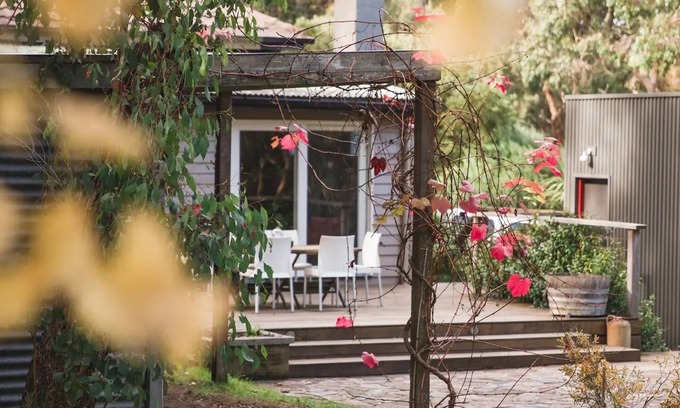 Red Hill South Cottage | Elsewhere Red Hill - on 10 acres - 6 mins to beach
