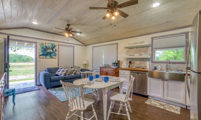 Rogersville Cabin | Elsie Mae's Place - Peaceful Acres