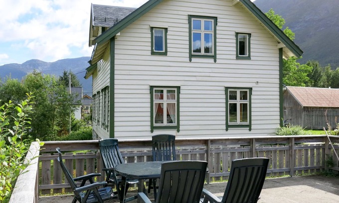 Forde House | Elvehuset by Interhome