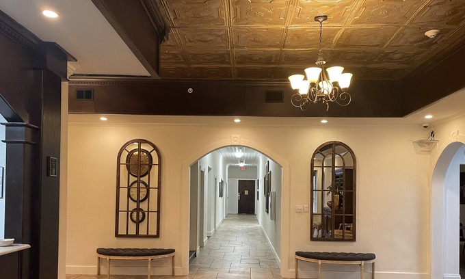 Gonzales House | Elvis Presley Room - Stay where Elvis stayed!