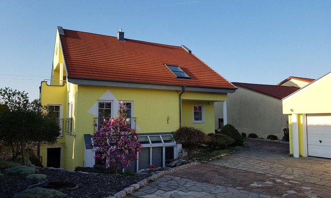 Obergroningen Apartment | ELW sunny, terrace, up to 11 bedrooms, 134 sqm living space in detached house