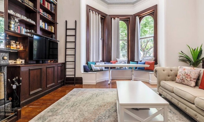 Elwood Apartment | Elwood Manor A Restored Art Deco Gem