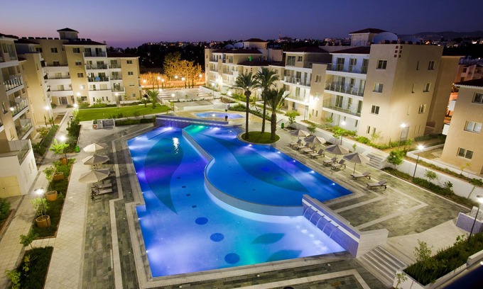 Universal Apartment | Elysia Park