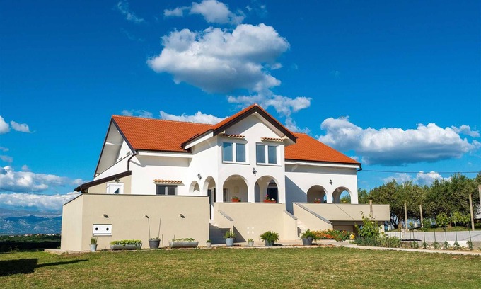 Policnik Apartment | Ema's Olive Garden Apt 1- Families only 4+2
