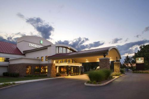Romulus Hotel | Embassy Suites by Hilton Detroit Metro Airport