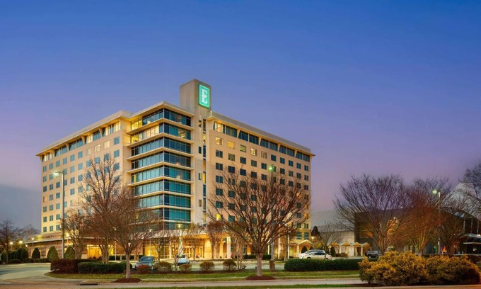 Coliseum Central Hotel | Embassy Suites by Hilton Hampton Convention Center