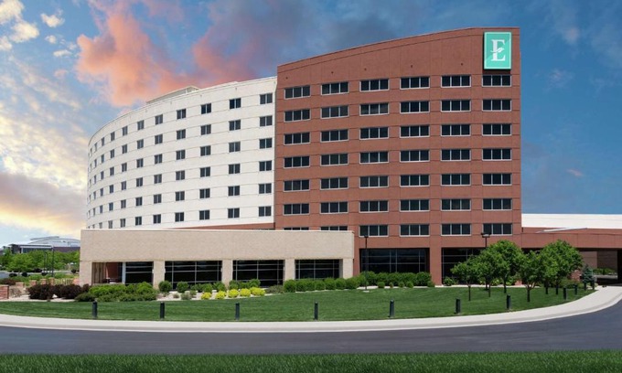 Loveland Hotel | Embassy Suites Loveland Conference Center