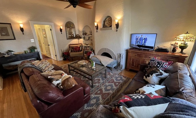 Sam Hughes House | Embrace the spirit of the Southwest at Villa Blanca, UA Stadium! Garage Parking!