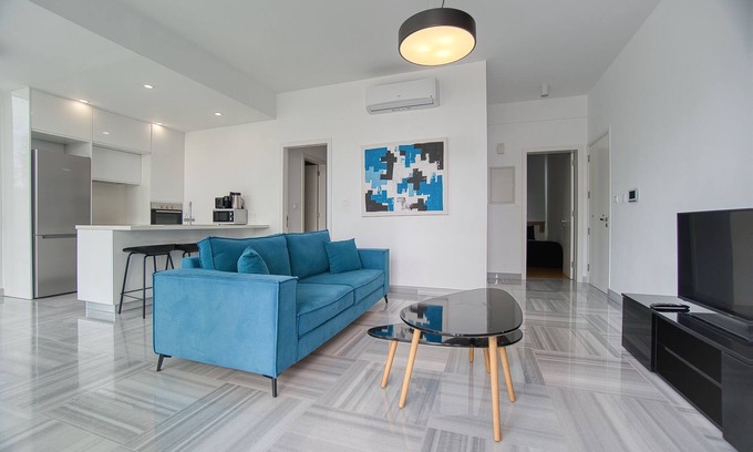 Universal Apartment | Emerald 102 2 BED - Two Bedroom Apartment, Sleeps 4