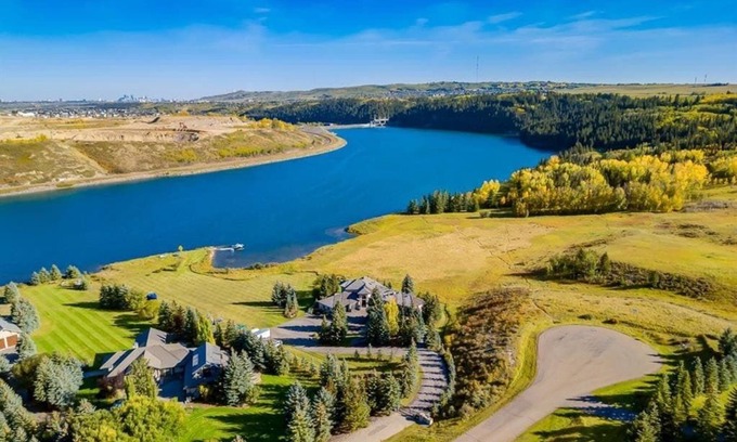 Springbank House | Emerald Bay Luxury Retreat with Hot Tub & Sauna