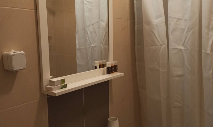 Shiligarnika Apartment | Emerald Buddha Apartment