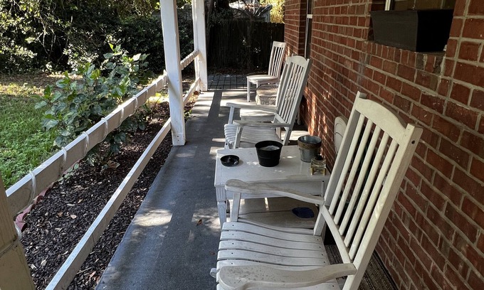Gulf Breeze Bed & Breakfast | Emerald Coast Room - READ DESCRIPTION, Free Coffee, Pets Welcome!