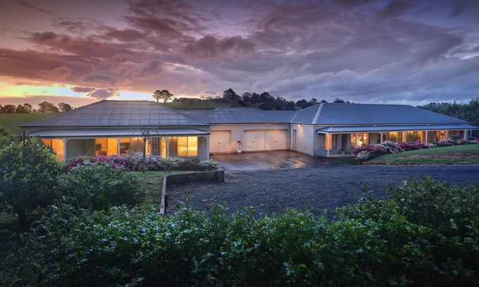 Emerald Cottage | Emerald Cottage - Dreaming of a country cottage to enjoy a little getaway, or share with friends and family.