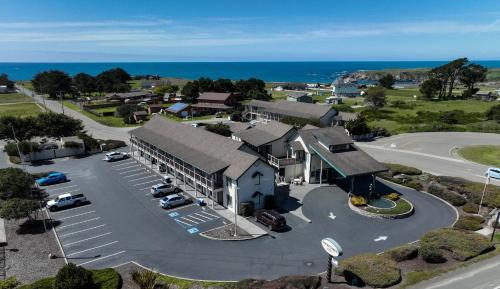Fort Bragg Hotel | Emerald Dolphin Inn & Mini Golf