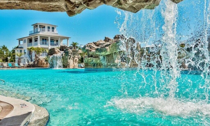 Gulfview Heights House | "Emerald Escape" - Pool, 6-Seater Golf Cart, 4 Beach Cruisers